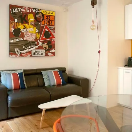Bright & Spacious In Madeleine Apartment